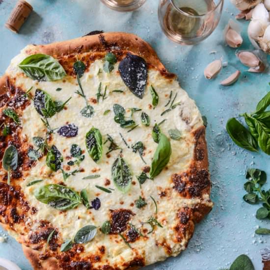 white pizza with garlic sauce - Recipe photo by HowSweetEats