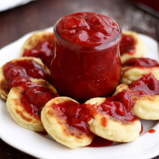 Russian Syrniki with Strawberries - Recipe photo by HappyKitchen.Rocks