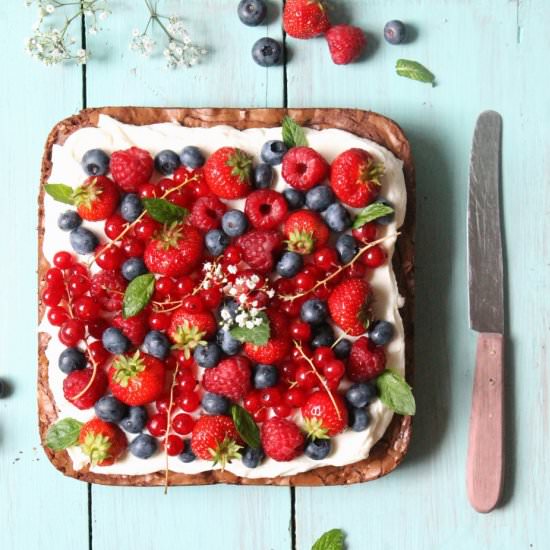 Brownie with Cream Cheese & Berries - Recipe photo by Lirumlarumblog