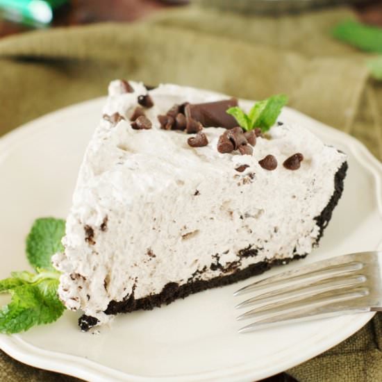 No-Bake Mint Chocolate Chip Pie - Recipe photo by thekitchenismyplayground