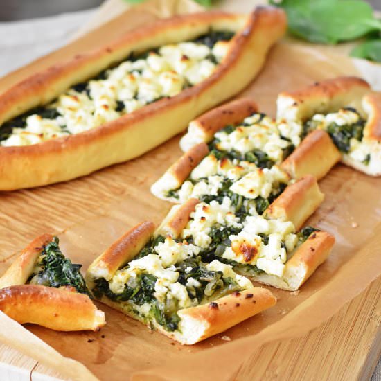 Turkish Pide with spinach and feta - Recipe photo by KleinesKulinarium