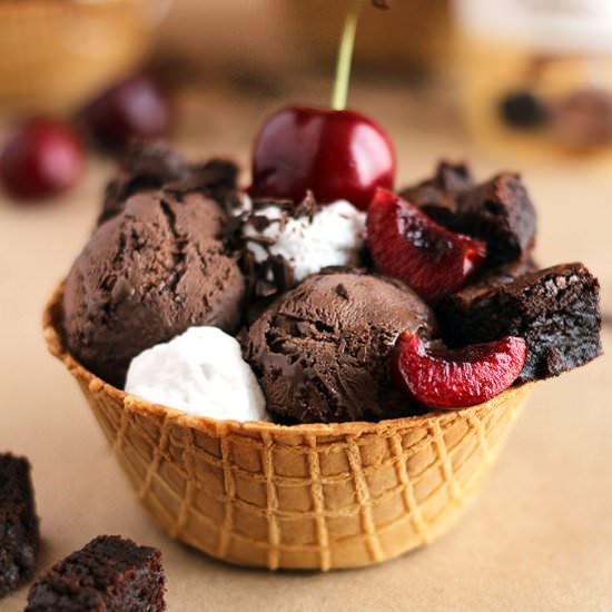 Vegan Chocolate Brownie Sundae - Recipe photo by ilovevegan