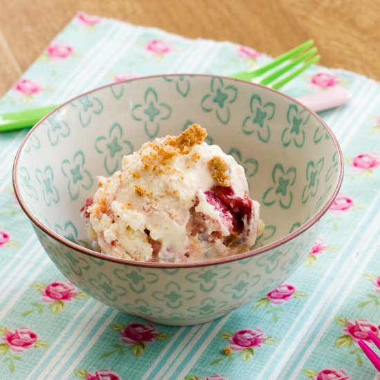 Yogurt Ice Cream w/ Roasted Peaches - Recipe photo by zuckerbaeckerin