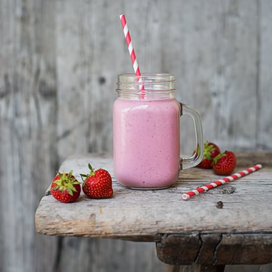 Strawberry Milkshake - Recipe photo by cookingcatrin
