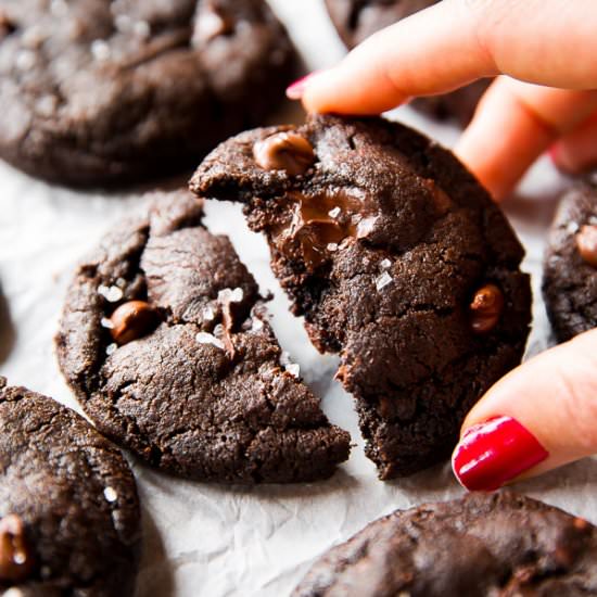 Salted Dark Chocolate Cookies - Recipe photo by sallysbakingaddiction
