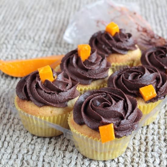 Mango and Chocolate Cupcakes - Recipe photo by bakingyummies