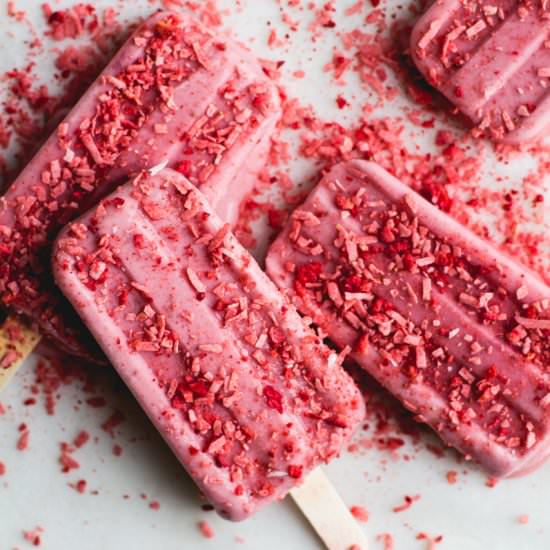[Paleo] Strawberry Banana Popsicles - Recipe photo by coffeeandcrumbs