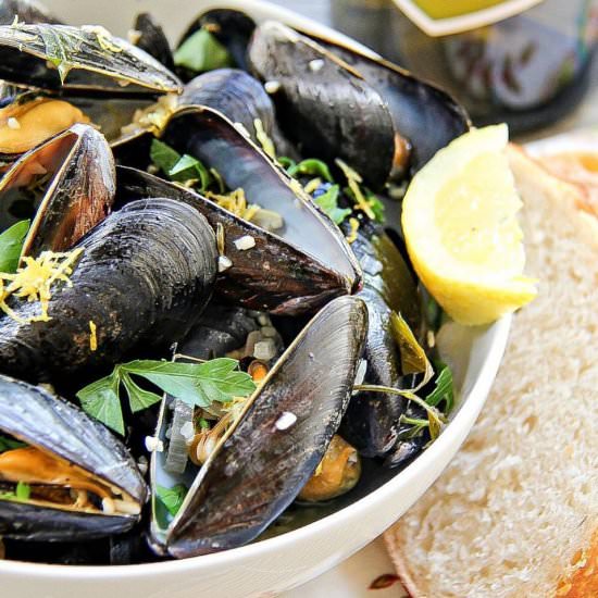 Mussels in Garlic White Wine Sauce - Recipe photo by tonyastaab