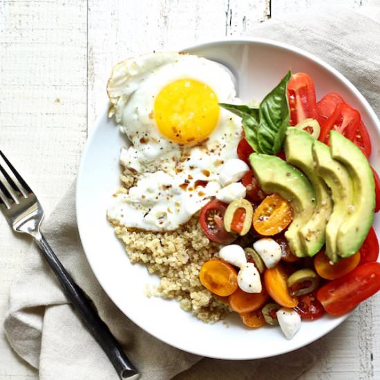 Easy Quinoa Breakfast Bowl - Recipe photo by bessiebakes