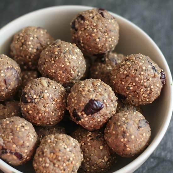 Peanut Butter Quinoa Protein Bites - Recipe photo by weightlosscookery