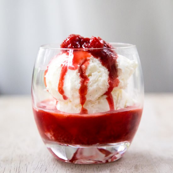 Eggless Strawberry Sundae - Recipe photo by janskitchen