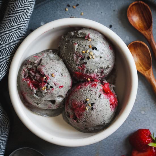 Coconut Black Sesame Ice Cream - Recipe photo by snixykitchen