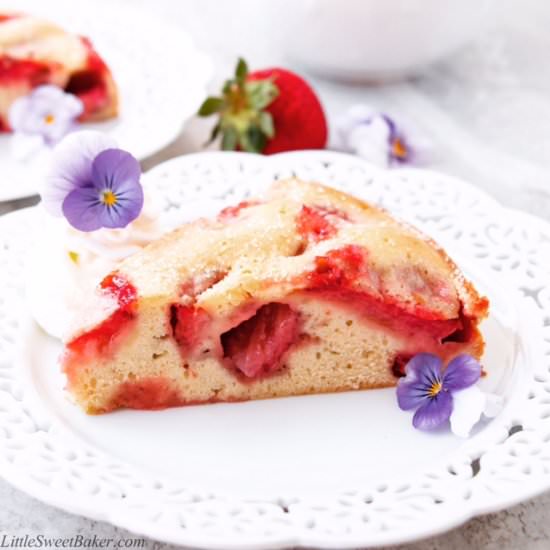 Simple Fresh Strawberry Cake - Recipe photo by littlesweetbaker