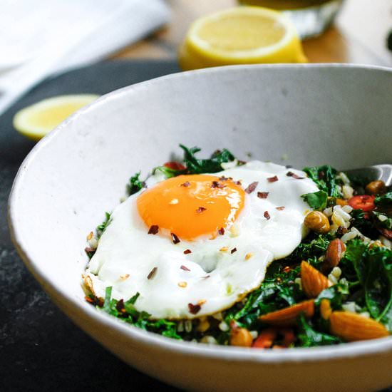 Kale, Chilli & Almond Bowl - Recipe photo by shift nutrition