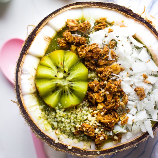 Coconut Kiwi Green Smoothie Bowl - Recipe photo by jessicainthekitchen