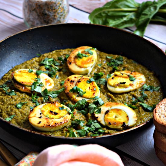 Kolhapuri Green Masala Egg Curry - Recipe photo by Cookilicious