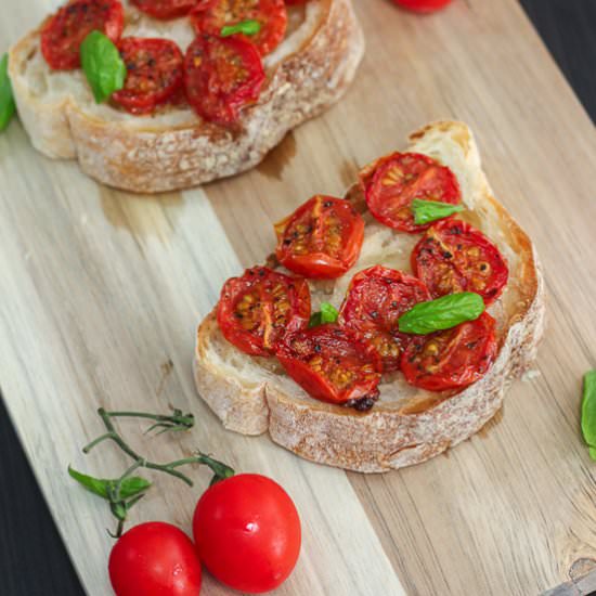 Roasted Tomato Bruschetta - Recipe photo by maya kitchenette