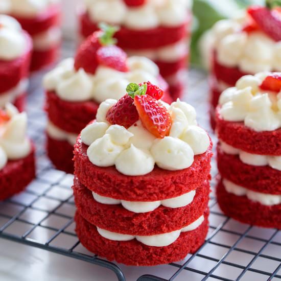 Mini Red Velvet Cakes - Recipe photo by 100 Decors