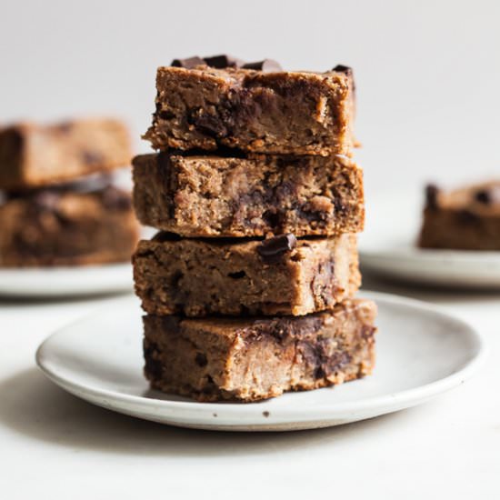 Banana Bread Blondies - Recipe photo by thefullhelping