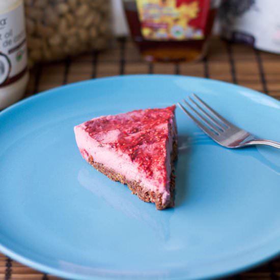 Vegan Raw Raspberry Cheesecake - Recipe photo by HappyGut