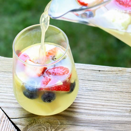 Summer Sangria - Recipe photo by theculinarycompass
