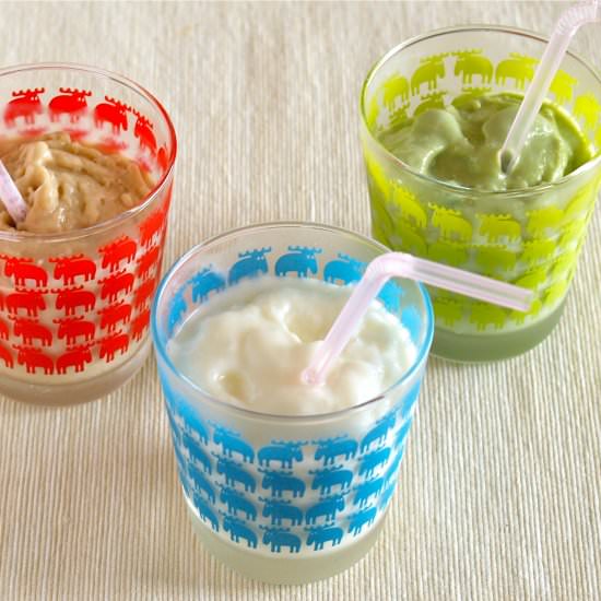 Easy Vanilla Milkshake - Recipe photo by ochikeron