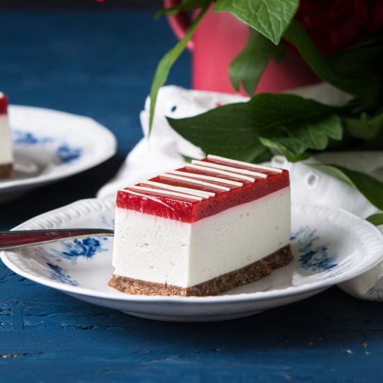 No-bake strawberry cheesecake - Recipe photo by veselina zheleva