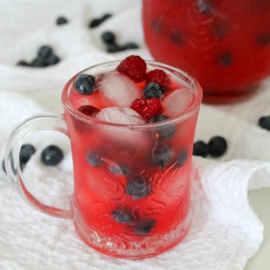 Raspberry Blueberry Lemonade - Recipe photo by Easy Peasy Creative Ideas
