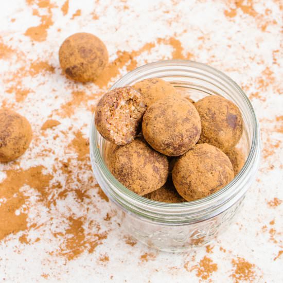 Fruit-free Cacao Protein Balls - Recipe photo by Healthy Happened