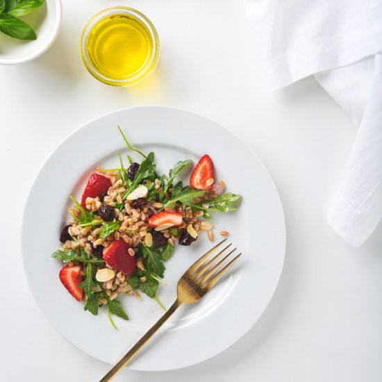 Arugula Almond Farro Salad - Recipe photo by PicklesNHoney