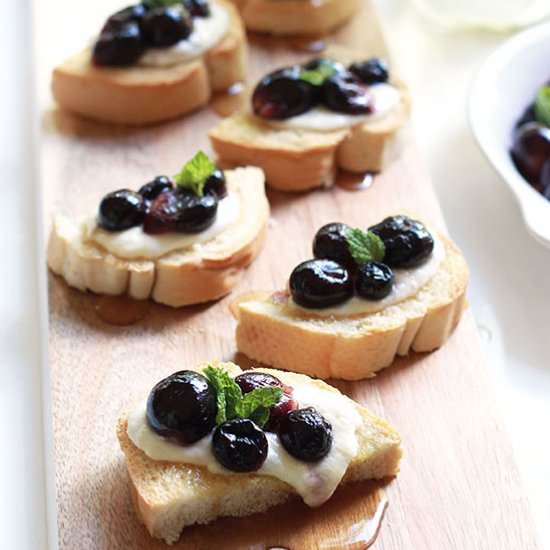 Roasted Grapes With Burrata Cheese - Recipe photo by Thewholeserving