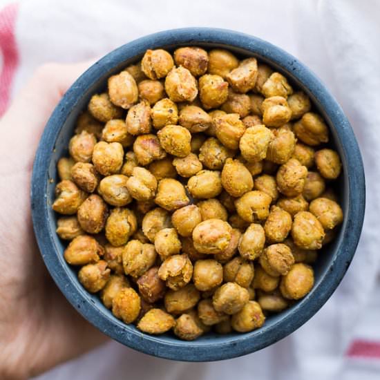 Cheez-It Roasted Chickpeas - Recipe photo by fooduzzi