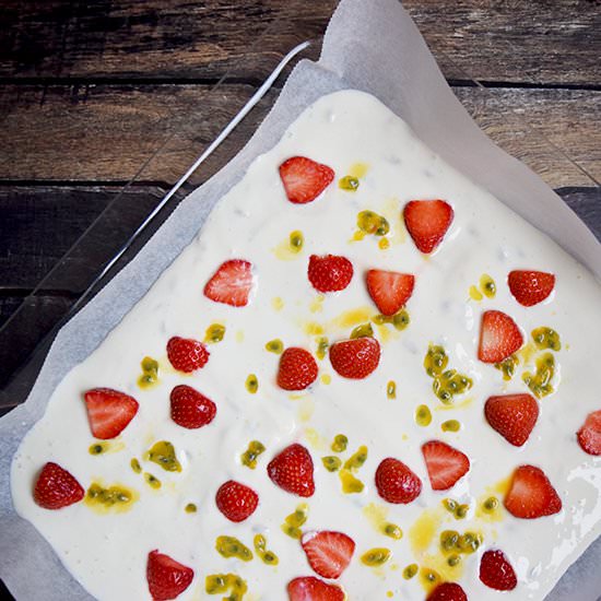 Passionfruit Yoghurt Bark - Recipe photo by karlijn2
