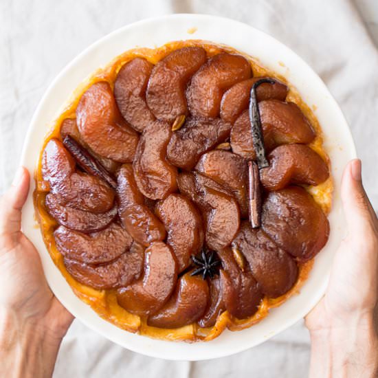 Vegan tarte tatin - Recipe photo by lazycatkitchen