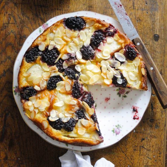 pear & blackberry clafoutis - Recipe photo by sabine@mamangerie