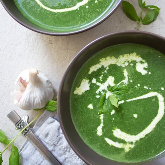 Spinach Mint Soup with Sumac - Recipe photo by Sugar Free Londoner