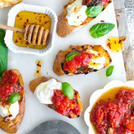 TOMATO CONFIT & BURRATA CROSTINI - Recipe photo by beckysuebakes