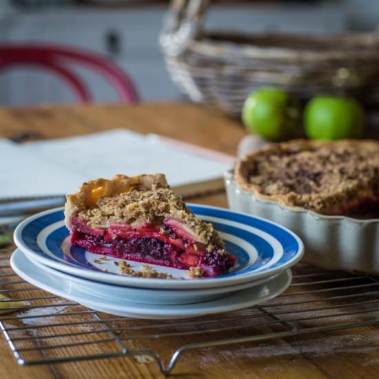 Blackberry and Apple Crumble Pie - Recipe photo by HedgeComber