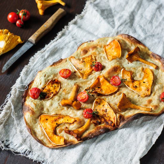 Flammkuchen with Chanterelles - Recipe photo by Machandel