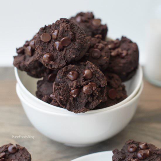 Super fudgy banana protein muffins - Recipe photo by purefoodsblog