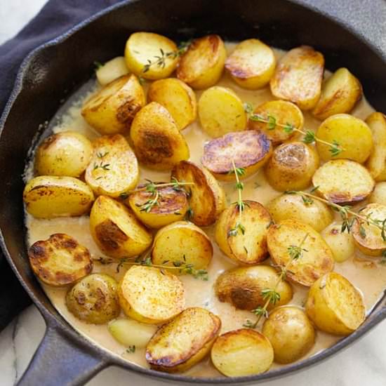Creamy Garlic Thyme Potatoes - Recipe photo by rasamalaysia