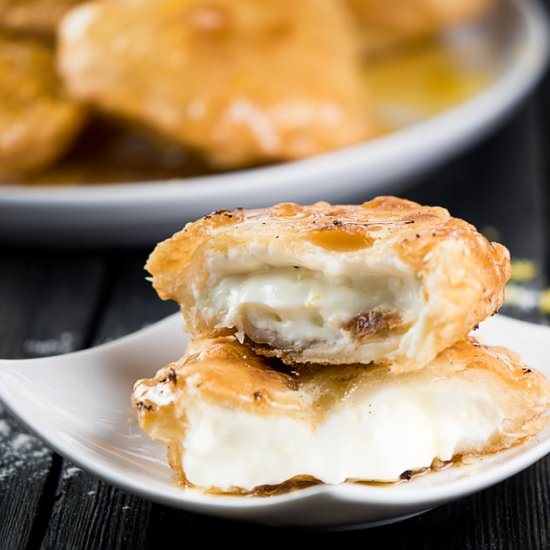 HONEY CHEESE FRITTERS - Recipe photo by Chefjar