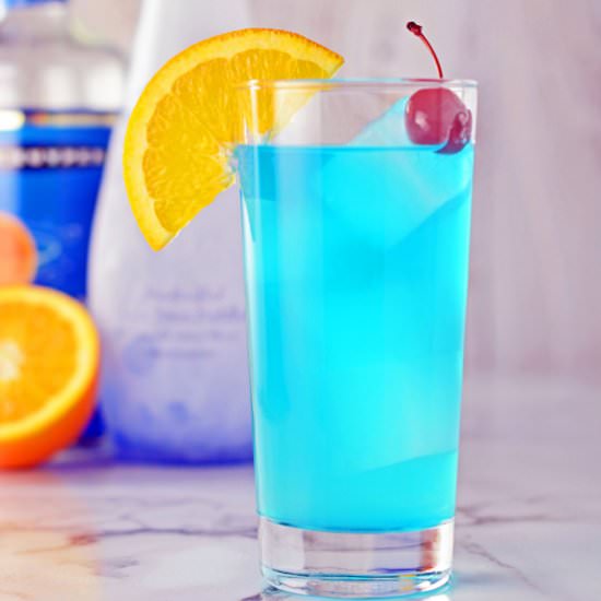 Blue Lagoon Cocktail - Recipe photo by TheCakeChica
