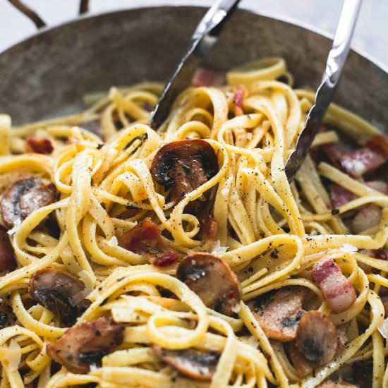 Bacon Mushroom Fettuccine - Recipe photo by CremedelaCrumb