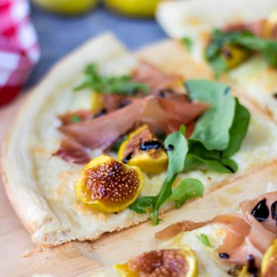 Pizza Bianca Figs and Prosciutto - Recipe photo by sugarlovespices