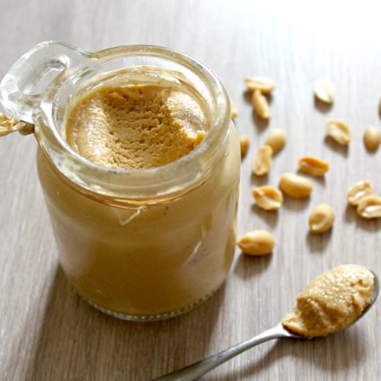 Homemade peanut butter - Recipe photo by Miamivores