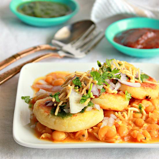 Potato Patties With Peas Gravy - Recipe photo by Aromatic Cooking