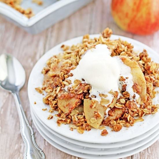 Easy Apple Crisp - Recipe photo by valyastasteofhome.com
