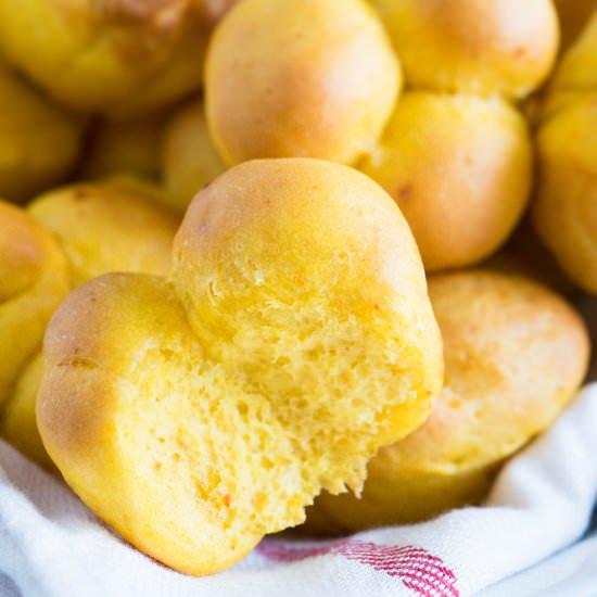 Cheesy Pumpkin Dinner Rolls - Recipe photo by platedcravings