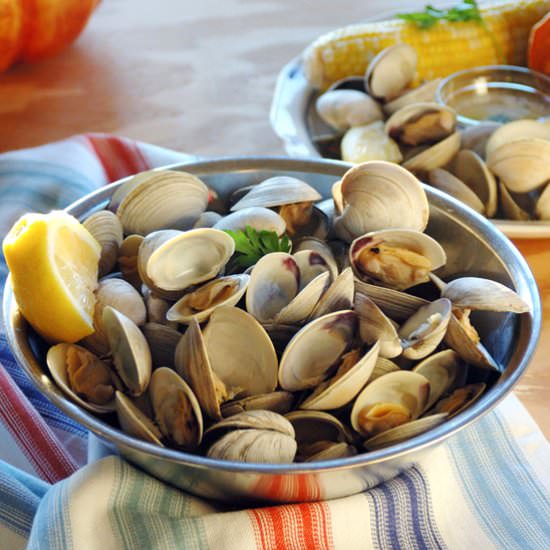 Beer-Steamed Littleneck Clams - Recipe photo by Cooking with Mamma C